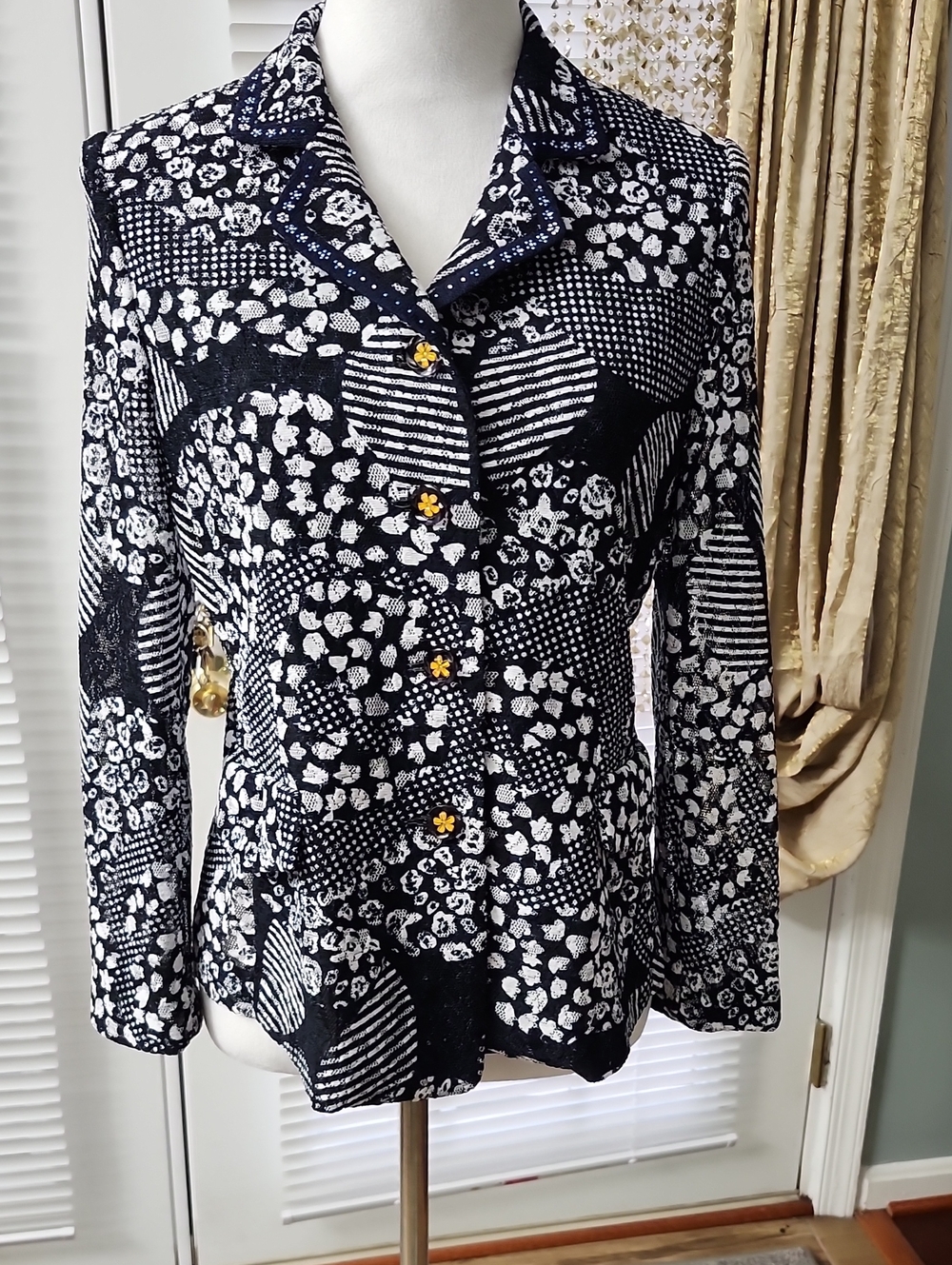 Black & White Patterned Women's Button-Up Top